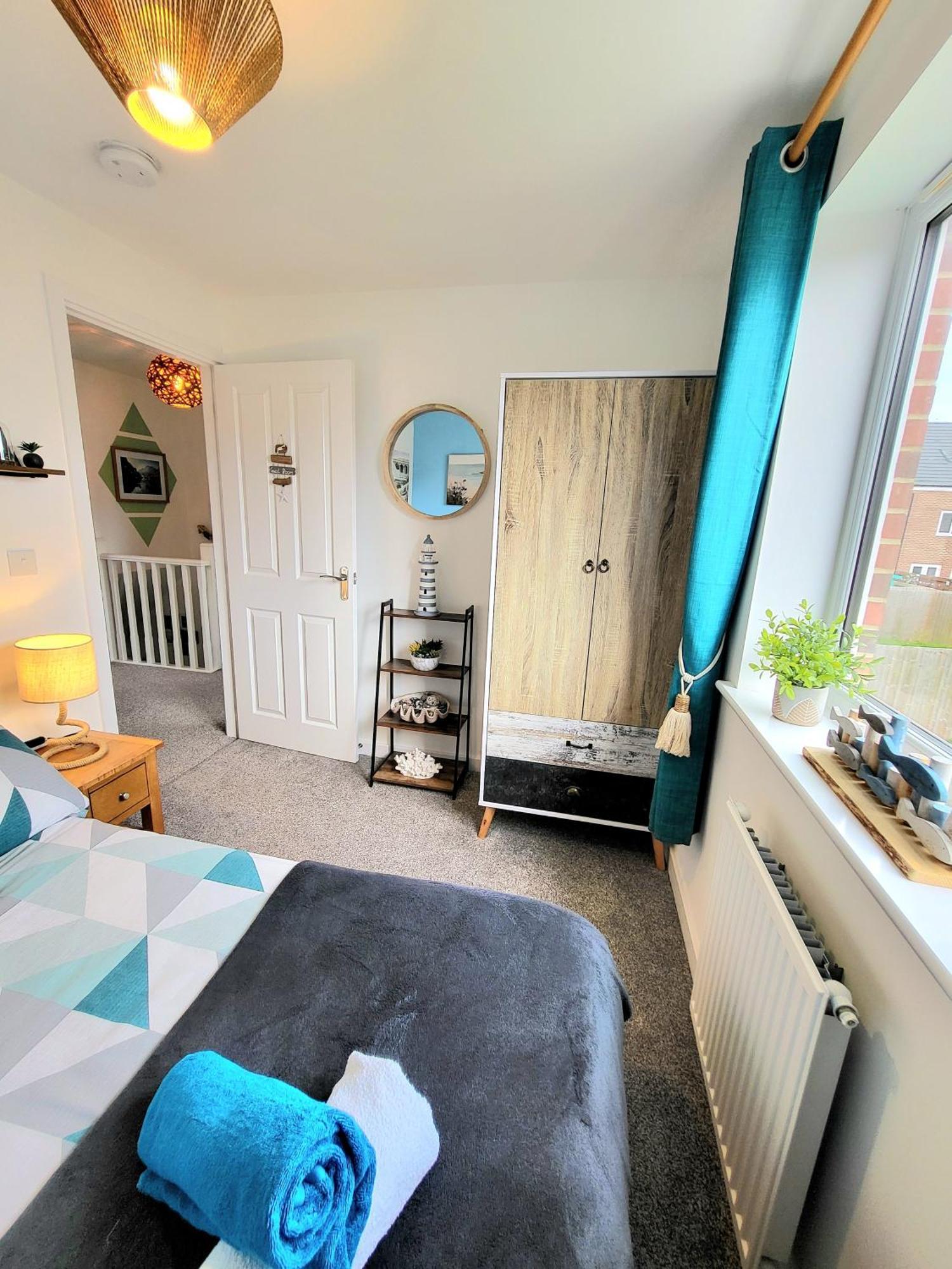 Seaside Beach Themed Home With Garden And Driveway Lytham St Annes Exteriör bild