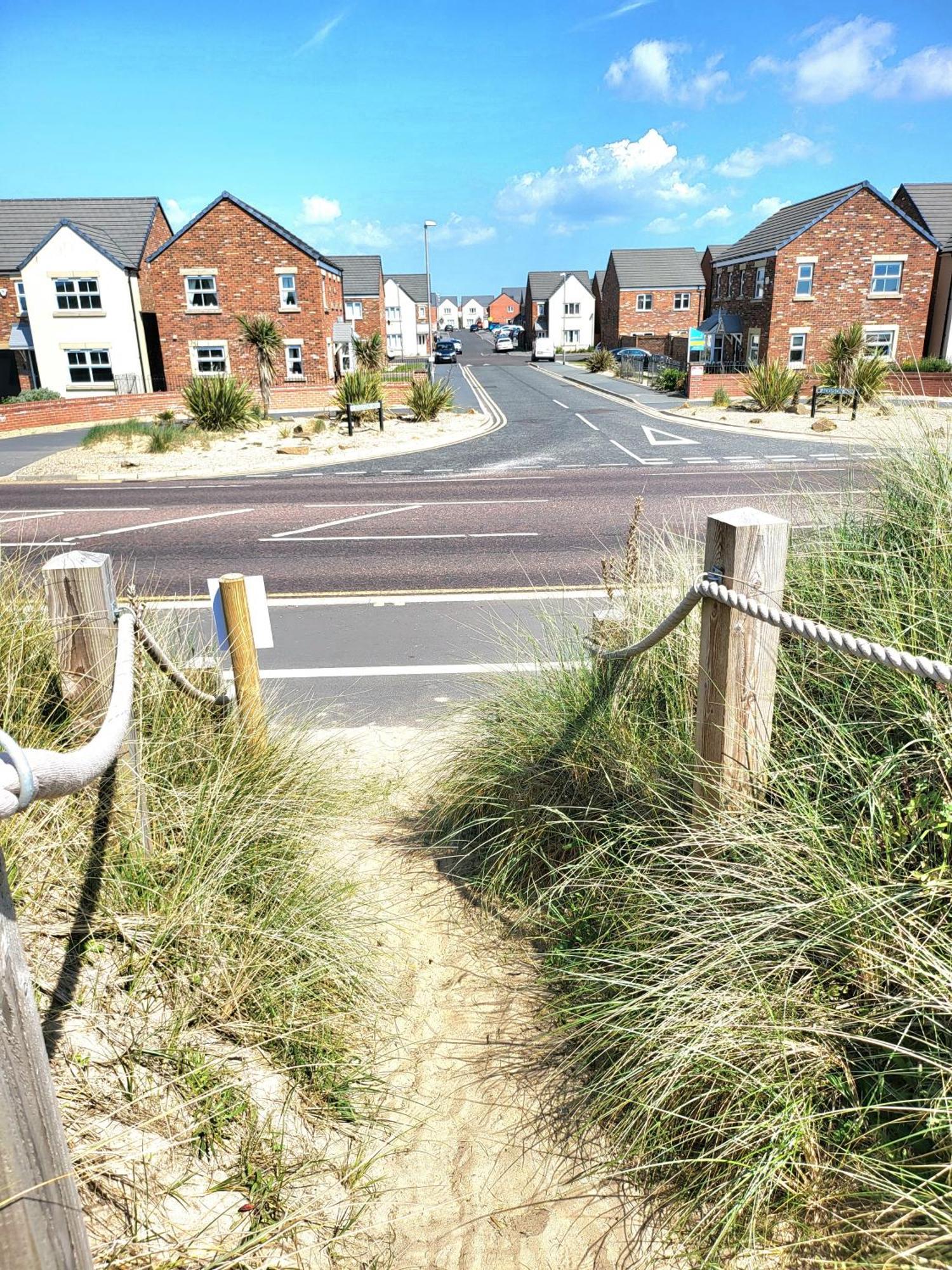 Seaside Beach Themed Home With Garden And Driveway Lytham St Annes Exteriör bild