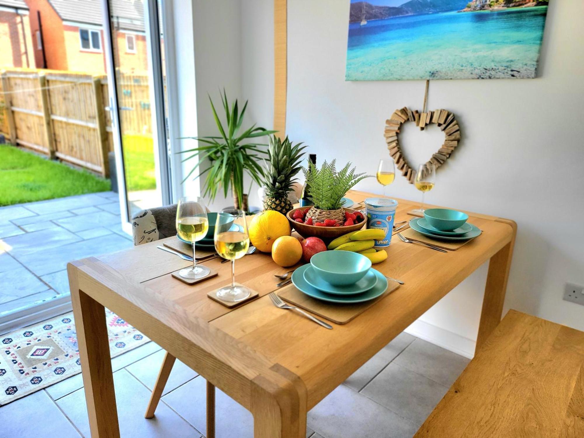 Seaside Beach Themed Home With Garden And Driveway Lytham St Annes Exteriör bild